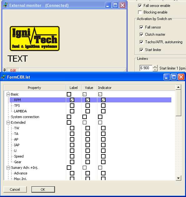 Vloží se z lokálního menu příkazem <vlož text> a napsáním textu do vstupní řádky. Upravit lze pomocí lokálního menu vlastnosti, či dvojitým kliknutím na text.