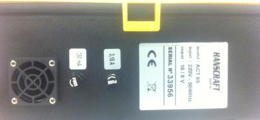 Řídící jednotka Kontrolka činnosti provozu Display Ovládání + - Tlačítko pro potvrzení Hlavní vypínač (zařízení je pod napětím) Konektory