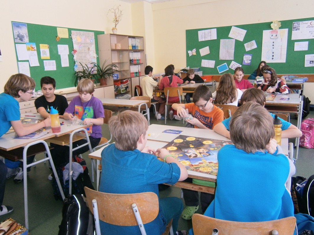 Základní škola, Trutnov 2, Mládežnická 536 Informace ze školního dění Okénko do našeho žákovského parlamentu SAFARI Naposledy jsme se vám hlásili z Poslanecké sněmovny.