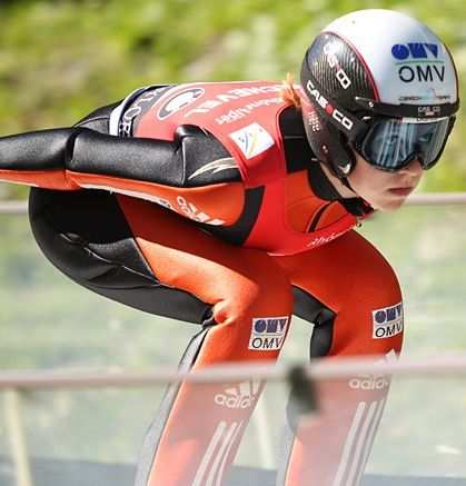 COURCHEVEL (15. 8. 2013) V dalším individuálním závodě LGP žen nechyběly české reprezentantky z TJ Frenštát..Pro první letní bodový zisk si doskočila 26.