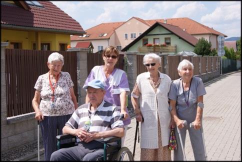 umožnit důstojné a klidné prožití stáří zachovat a rozvíjet samostatnost a soběstačnost zachovat kontakt se společenským prostředím a rodinou zachovat a rozvíjet fyzické, sociální a duševní