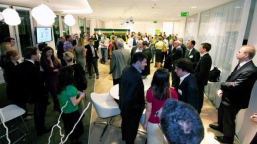 GREEN CONNECTION Green Connection je pravidelná networkingová akce České rady pro šetrné budovy, která v roce 2015 bude probíhat každou druhou středu v měsíci ve večerních hodinách.