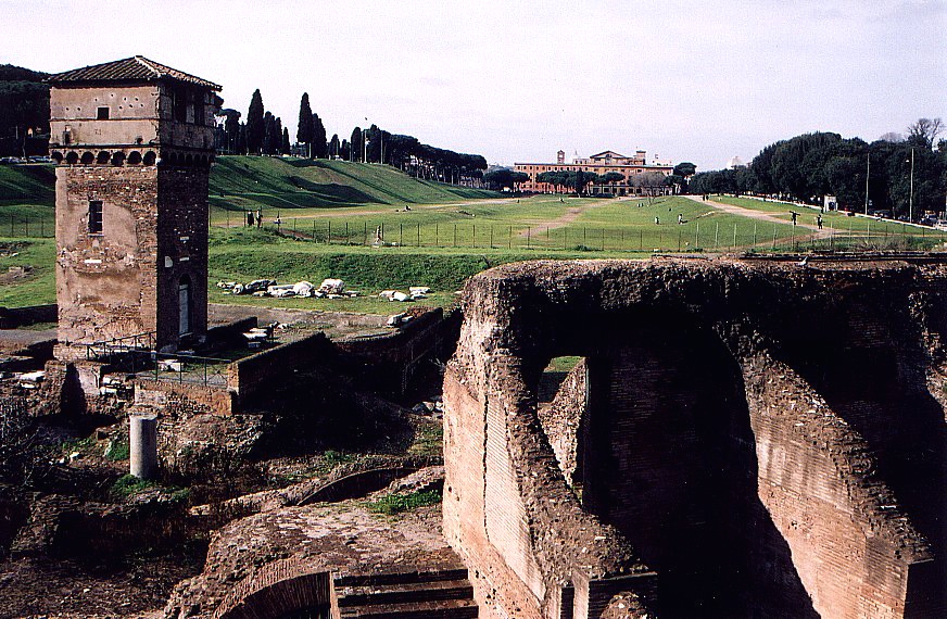 AMFITEÁTRY Circus Maximus Před přelomem letopočtu dřevené stavby pro gladiátorské hry.