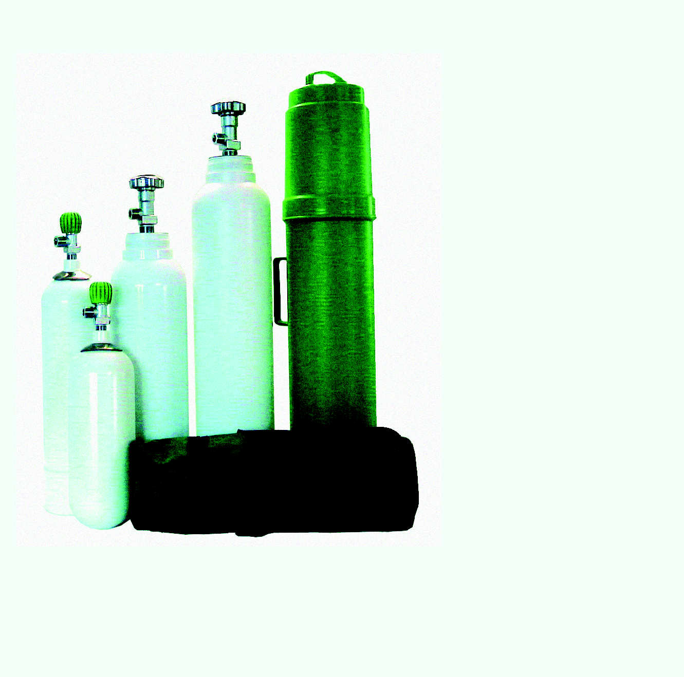 BOMBOL PORTTILE PER OSSIGENOTERPI Le bombole portatili per ossigenoterapia sono realizzate conformi alle norme F.U; in acciaio, riempibili e complete di certificato di collaudo.