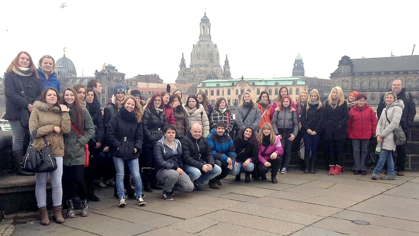 Prezentace firmy SYN CARE Dne 28. 11. 2014 proběhla prezentace firmy SYN CARE pro žákyně oboru Kosmetické služby 3.ročníku.