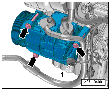 1,2/63; 77 kw TSI Motor 08.2013 Verschlussdeckel -Pfeil- für Kühlmittelausgleichsbehälter öffnen. ACHTUNG! Es besteht Verbrühungsgefahr durch heißen Dampf und heißes Kühlmittel.