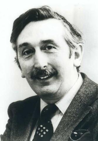 Historie 1924 - matematická teorie rekonstrukce tomografických obrazů (Johann Radon) 1930 - konvenční tomografie (Alessandro Vallebona) 1963 - teoretický základ CT (Allan McLeod Cormack) 1971 - první