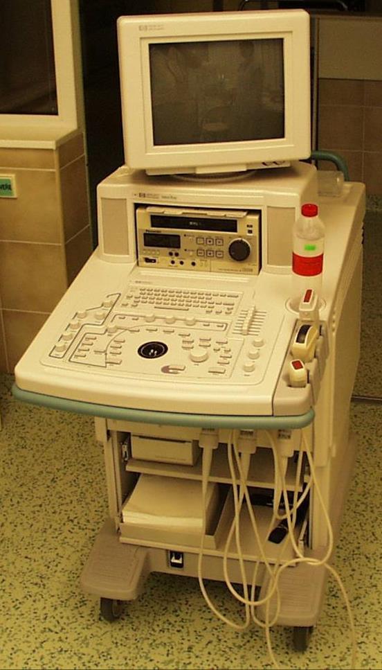 Ultrazvukový přístroj na ICU UZ cílená kanylace cév Vyšetření žil a dg.trombóz Periferní nervové blokády Hrudní sonografie a dých.