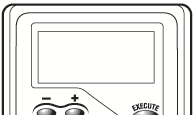 Úvod Přední panel Chybová hlášení Přední panel bez náustku. Výstupek pro snadnou výměnu náustku. Přední panel s připojeným náustkem. Zobrazený text Preruseny vydech.