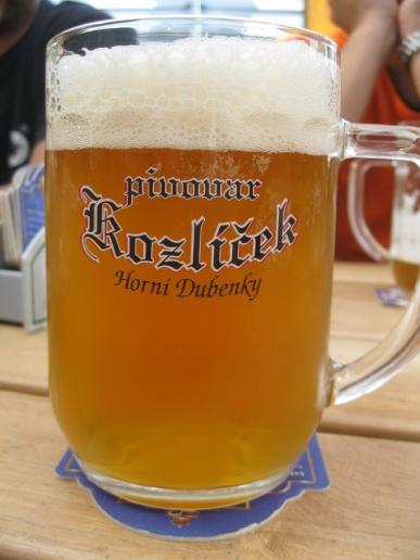 Javořický polotmavý speciál 14 - spodně kvašené pivo jantarové až měděné barvy, plné chuti s výrazným sladovým aroma.