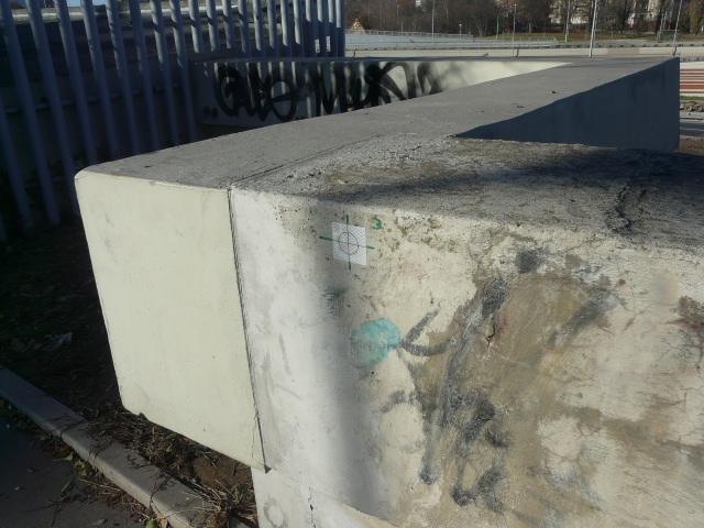 Nejprve byla vypočtena průměrná délka z obou poloh dalekohledu. Z těchto hodnot byla vypočtena průměrná délka pro celý soubor měření na podrobný bod, která poskytuje spolehlivý odhad skutečné hodnoty.