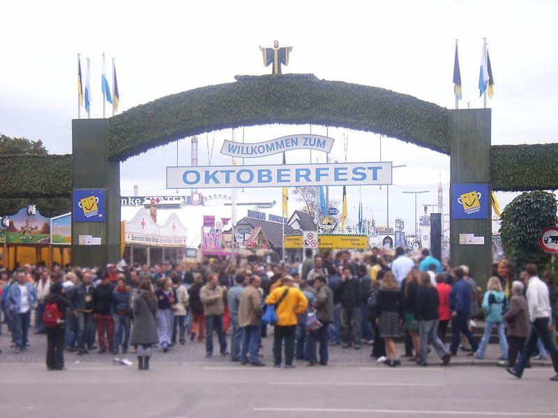 9 Für das Oktoberfest brauen die Münchner Brauereien ein spezielles Bier (Wiesn-Märzen) mit mehr Stammwürze und damit auch mit höherem Alkoholgehalt (rund 6 7%).