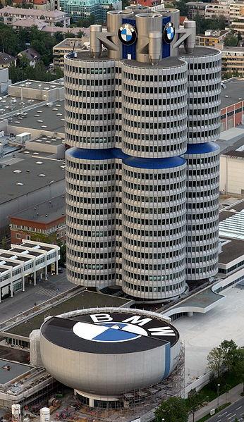 10 das BMW Museum und der BMW- Vierzylinder Das BMW Museum liegt in der Nähe des