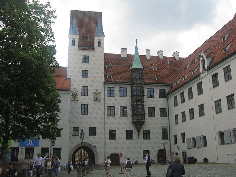 13 Alter Hof Der Alte Hof ist die ehemalige Kaiserresidenz Ludwigs des Bayern im Zentrum von