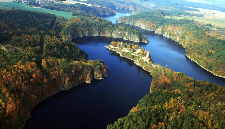 Vodní nádrž Orlík je součást Vltavské kaskády v jižních a středních Čechách. Byla vybudována v letech 1954 1961 a přehradila tok řeky Vltavy u Solenice na Příbramsku.