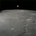 Pamatuj: Měsíc Odvrácenou stranu Měsíce vyfotografovala sovětská sonda Luna 3 a první lidé přistáli na Měsíci s výpravou Apola 11 v roce 1969. Měsíční povrch zkoumalo zatím celkem šest výprav.