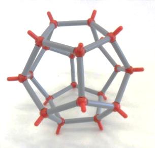 Fulleren C 20 sestavený ze stavebnicového systému Orbit Nejmenším a nejméně stabilním je fulleren C 20. Má tvar pravidelného dvanáctistěnu, jehož stěny jsou pětiúhelníky.