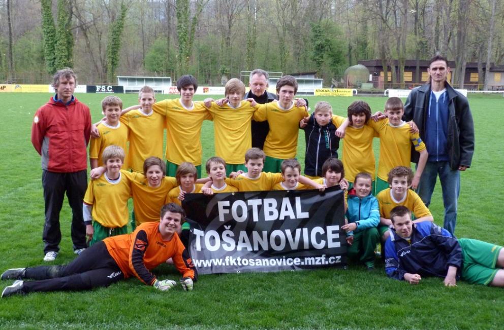 K N I H O V N A PROJEKT ČTENÍ POMÁHÁ Projekt Čtení pomáhá, rozdělí každý rok 10 milionů korun na dobročinné účely. O tom, kdo pomoc obdrží, rozhodnou dětští čtenáři.