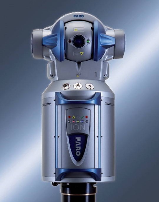 Laser tracker Zařazujeme k mobilním měřícím systémům, které sledují polohu odrazového systému z určité vzdálenosti.