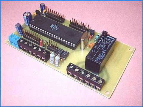 Programovatelný časový spínač 1s 68h řízený jednočip. mikroprocesorem v3.