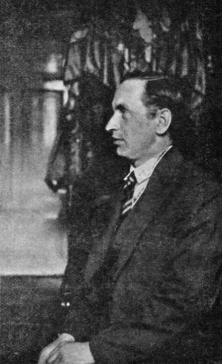 Na přání babičky nejprve studoval gymnázium jako chovanec arcibiskupského konviktu v Příbrami, z konviktu byl později vyloučen za čtení zakázané literatury, konkrétně Renanových Apoštolů.