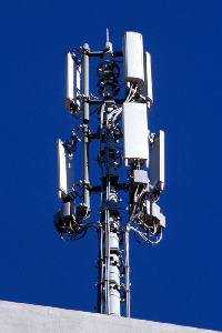 Celočíselné lineární programování Minimalizace interference v GSM sítích Část bezdrátové komunikace v GSM sítích probíhá mezi mobilními telefony a tzv. BTS stanicemi.