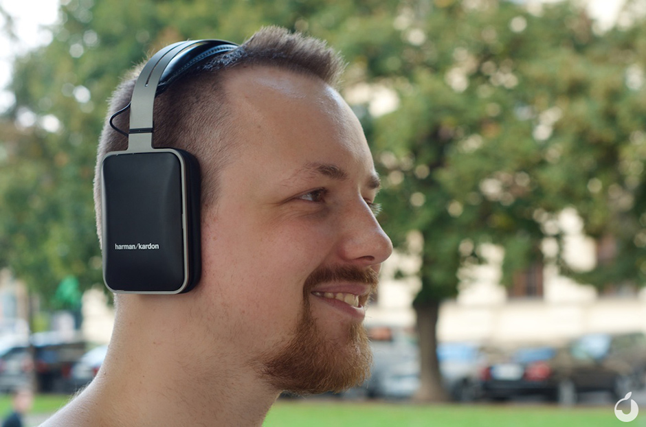 Kromě bezdrátového spojení nabízí BT také 2,5 mm jack výstup, součástí balení je i kabel s 3,5 mm jackem na druhém konci pro připojení k zařízení.