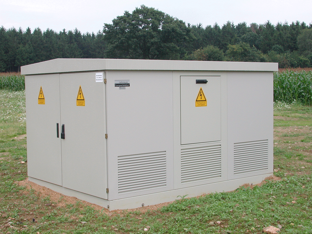 Kioskové trafostanice LAHMEYER-Compactstation Typ NDV 1600 a 2500 SÄCHSISCH-BAYERISCHE STARKSTROM-GERÄTEBAU GMBH Ohmstraße 1 08496 Neumark/Sachsen Telefon: +49 (0) 3 76 00 / 83-0 Telefax: +49