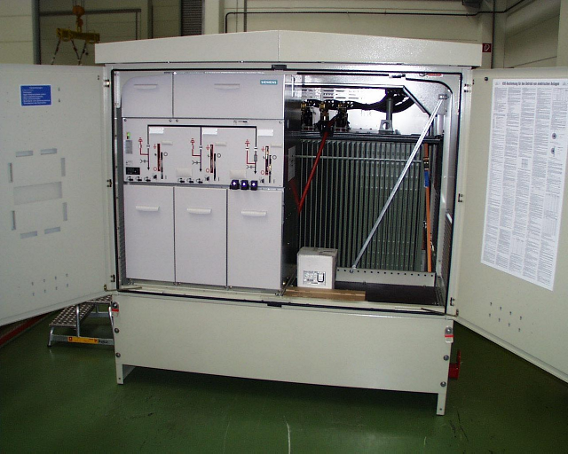 LAHMEYER-Compactstation Transformátor: SvGtlé rozmgry transformátorového prostoru : Délka 2050 mm, ŠíLka od 1200 do 1400 mm, Výška 2000 mm (1600kVA) a 2300 mm (2500kVA) Pro transformátory do 1600