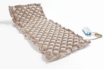 Antidekubitní matrace s kompresorem s nosností 110 kg je určená pro dlouhodobě ležící pacienty. Používá se jako prevence proti vzniku proleženin apomáhá při jejich léčbě.