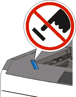Tisk z jednotky flash Před tiskem zašifrovaného souboru PDF zadejte pomocí ovládacího panelu tiskárny heslo k souboru. Nelze tisknout soubory, ke kterým nemáte oprávnění k tisku.