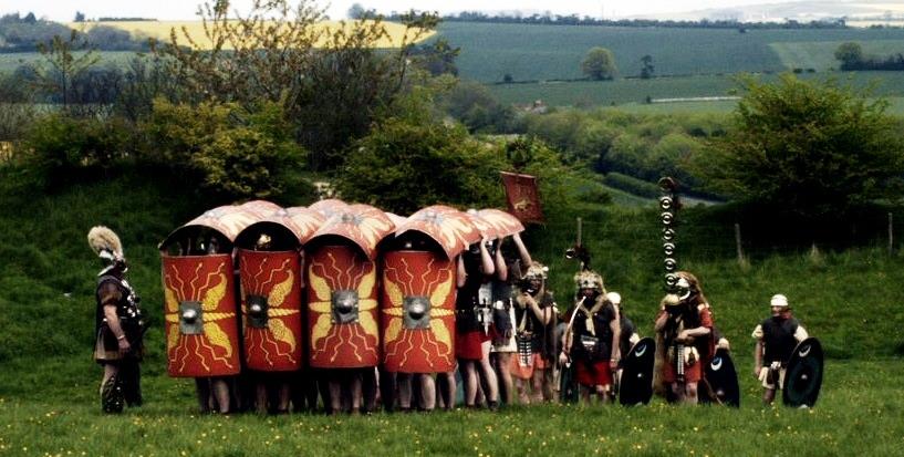 Formace želvy 4) Římská pěchota slavila své úspěchy napodobením sparťanské