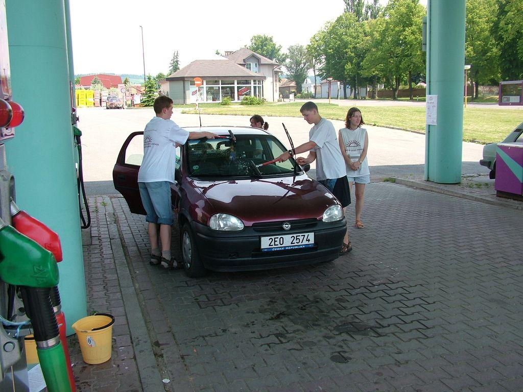 R&R DLONN Roverské akce v roce 2006 Do nového roku jsme vstoupili poprvé společně, na chaloupce Reslerů ve Výprachticích Haldě.