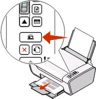 8 Odstraňte ochrannou pásku z barevné kazety, vložte kazetu do pravého nosiče a zavřete víčko nosiče barevné