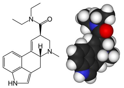 LSD-25 roku 1938 mladý chemik Albert Hofmann syntetizoval různé deriváty kyseliny lysergové a i její diethylamid, nic moc nezjistil, později se k syntéze vrátil a zažil zvláštní stavy -1943, výroba z