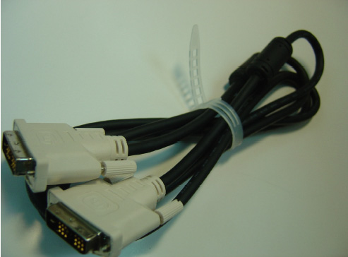 Obsah balení LCD Monitor Kabel pro přívod el. energie Audio kabel DVI kabel Uživatelská příručka (CD) Příručka rychlého spuštění (Volitelný) Návod k instalaci Montáž monitoru 1.