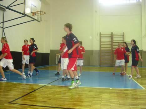 Ve druhém zápase se nám opět dařilo a porazily jsme ZŠ Campanus vysoko 20 : 6.
