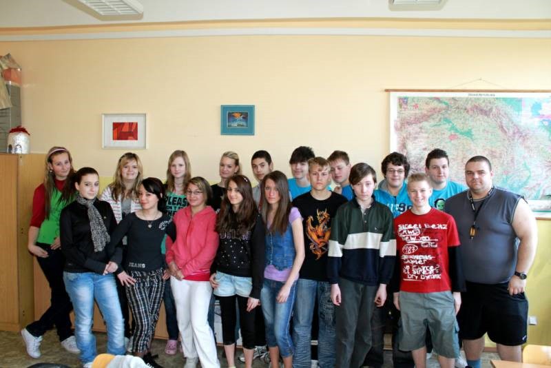 V naší třídě je dohromady 17 žáků, se kterými si docela dobře rozumíme. Chodíme spolu do třídy už 8let, a tak se docela dobře známe.
