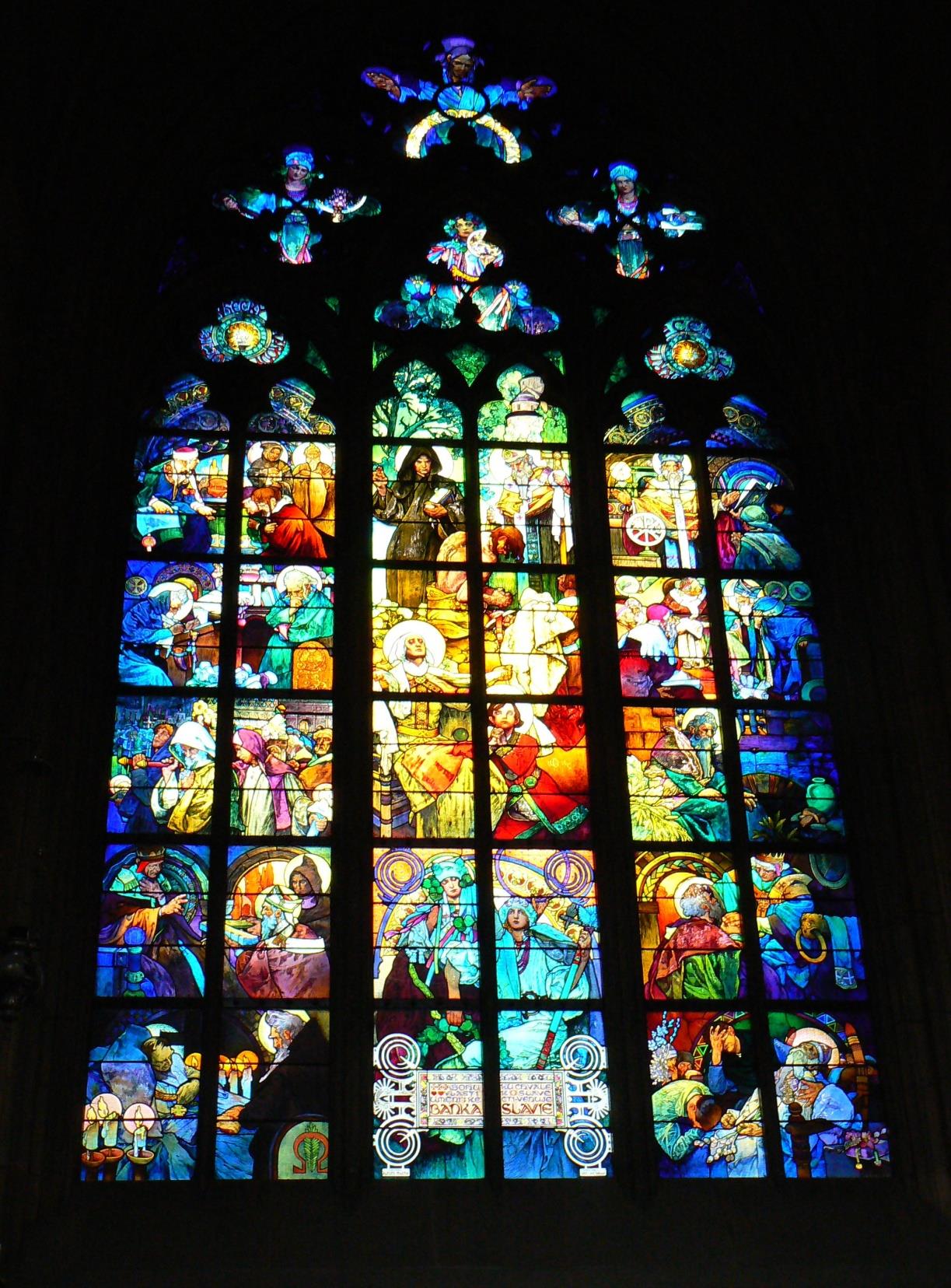 Na novodobé výzdobě chrámu se podíleli i významní čeští malíři, kteří navrhli vitráže oken: Max Švabinský Karel Svolinský Alfons