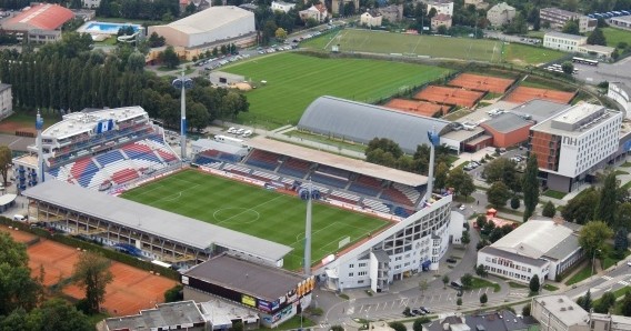 cz Příloha B Andrův stadion a tréninková hřiště