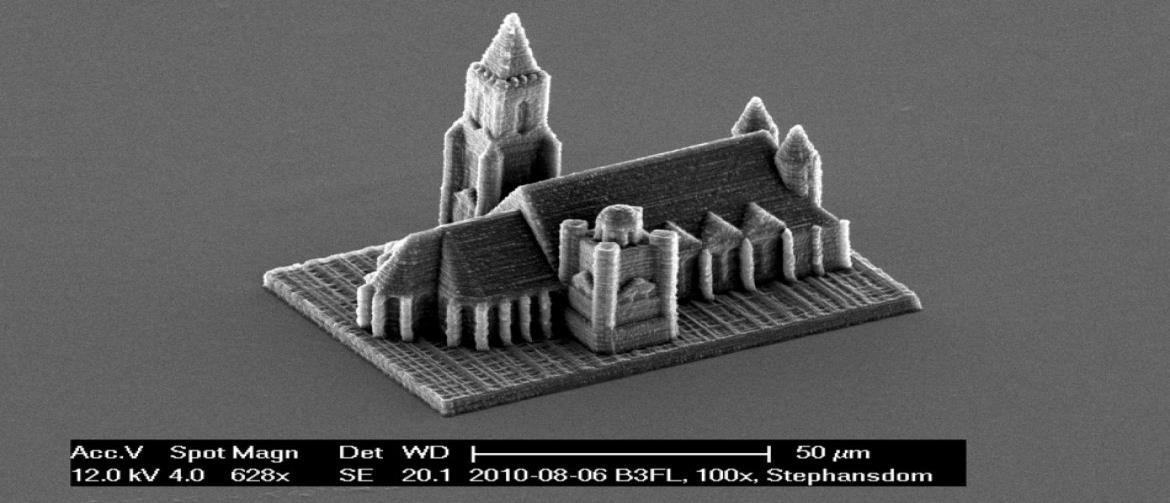 atomů. Moderní technologií pro výrobu nejen nanostuktur je 3D tisk.