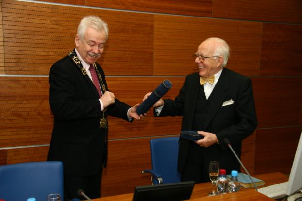 Události roku 2009 v ţivotě fakulty 7. LEDNA Fakulta uspořádala pro zájemce o studium tradiční Den otevřených dveří. 22.
