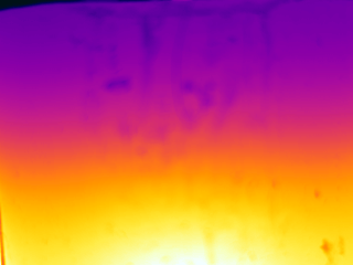 Hutniké listy č.3/28 Z porovnání vypočtenýh ztrát tepla vyplynulo, že největší měrnou tepelnou ztrátu, 2,6 MJ.dm -2, má vnější izolační deska (4) s vybráním (obr. 1).