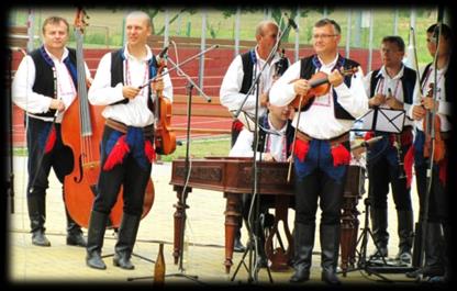 "Moravské a slovenské lidové písně", "Ej, u Hradišťa pršalo", "Ej, lásko, lásko", Od Hradišťa na pomezí a KUNOVJAN 2011. V rámci světové výstavy reprezentovala cimbálová muzika v německém Hanoveru.
