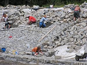 Stránka 2 Z obecního úřadu Rada obce Vacov na svém zasedání Schválila rozpočtové změny č. 2 provedené k 31.5.2011. Řešila vzniklé problémy související s nájemníky v bytovém domě čp. 137 ve Vlkonicích.