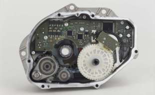 BOSCH ebike System Technologie kontroly Vestavěná elektornická kontrola Kontrola jízdy je integrována do elektronikyv motoru (není v Intuvia displeji) Novinka: Výkonnější elektronika s 32-bitovým CAN