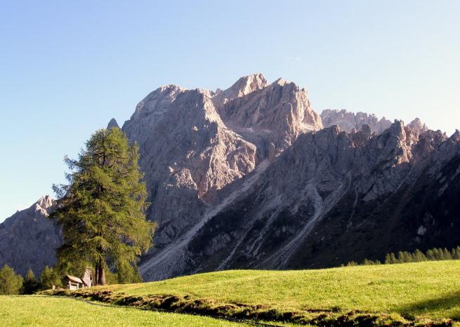 San Candido a Innichen aneb soutěsky nám nesvědčí Opět, jako vloni, se vydáváme v září do Dolomit, a opět je to do blízkosti italsko-rakouského pomezí a opět, jako vloni, se výběru tras ujal Ivan,