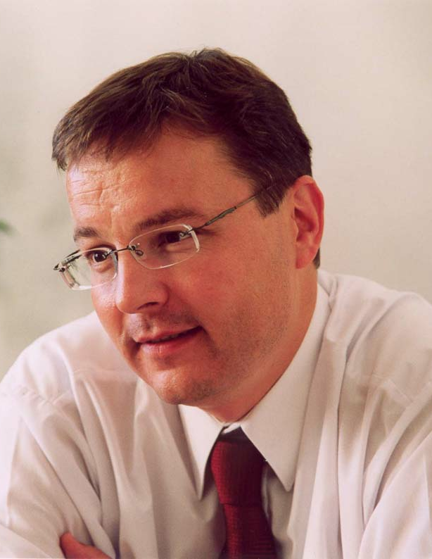 Slovo ministra a ředitele vláda ČR schválila v únoru 2003.
