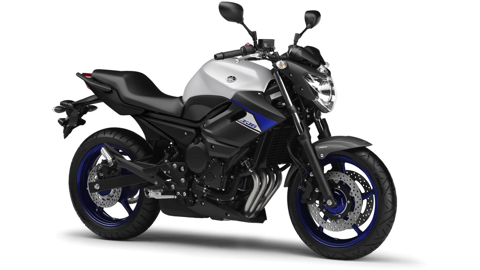 Výkon ve vysokých otáčkách Srdcem motocyklu XJ6 je silný řadový čtyřválcový motor o objemu 600 ccm, který poskytuje neuvěřitelně plynulý výkon.