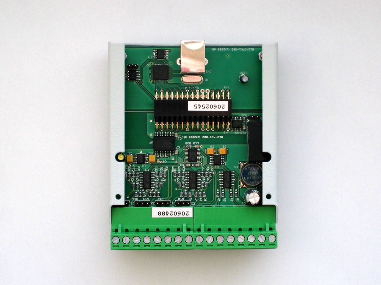 CPU modul DataLab IO1/USB Vlastnosti 1 pozice pro vstupně/výstupní modul Připojení přes USB Napájení z USB Volitelná montáž na DIN lištu CPU modul DataLab IO1/USB obsahuje USB rozhraní a jednu pozici